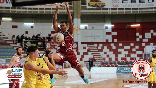 Pallacanestro Trapani, gara per persone non deboli di cuore: 90-89 al fotofinish