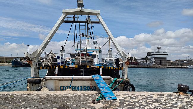 Metà dei pescherecci mazaresi impegnati nel trasporto delle gabbie dei tonni. Ad oggi l’alternativa alla demolizione  