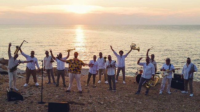 Ottoni Animati, si balla e si canta con il nuovo tormentone estivo