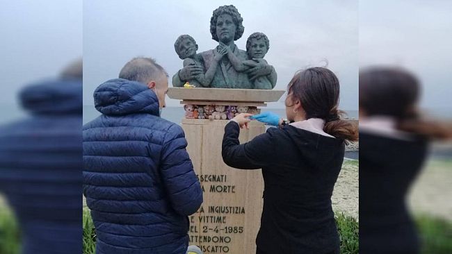 Pizzolungo, poliziotti curano l'area in memoria delle vittime della strage 
