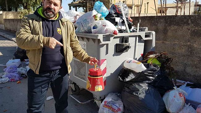 VIDEO – Mazara, anche a Tonnarella è arrivato il Natale… Fra i rifiuti!