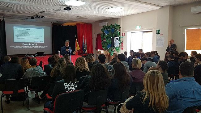 Conferenza sul cyberbullismo presso l’Istituto Ferrigno di Castelvetrano