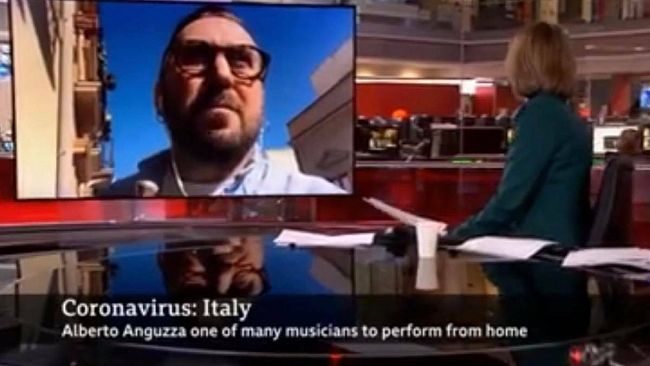 Alberto Anguzza alla BBC News: «Suono dal balcone di casa per confortare i cuori di tutto il mondo»