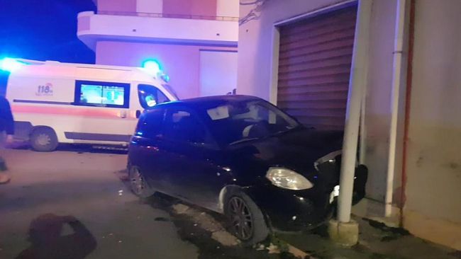 VIDEO – Mazara, grave incidente all’incrocio fra via Kennedy e piazza Massimo D’Azeglio
