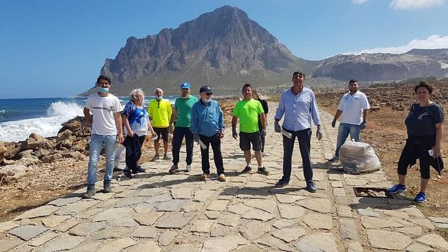 Custonaci, i cittadini ripuliscono il litorale e i giardini pubblici