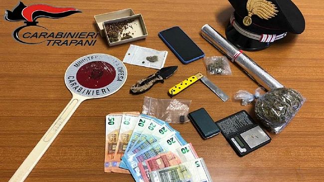 Spacciava droga a bordo di un furgone: arrestato dai Carabinieri
