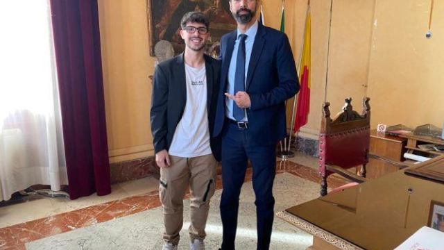 Messina. Il sindaco Basile incontra l’artista messinese Skilla