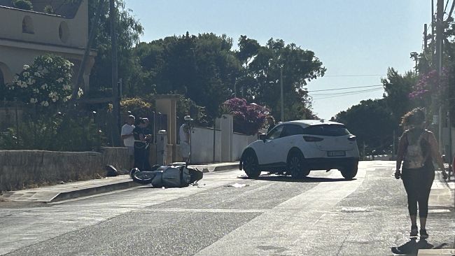Scontro tra auto e moto a Triscina , un ferito