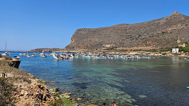 Favignana: spiagge e porti al limite. Il Prefetto chiamato a intervenire