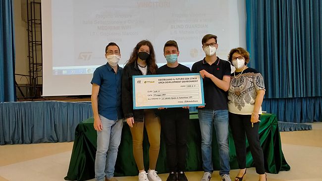 Il Liceo Cipolla vince il I° premio ''Costruiamo il futuro con STM32 ODE''