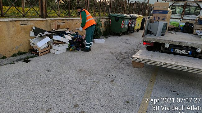 Marsala, operatori del mercatino multati per abbandono di rifiuti 