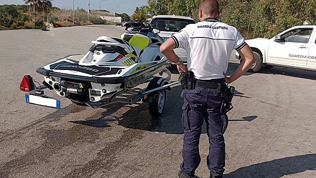 Marausa, bloccato in flagranza di reato per aver guidato l’acquascooter senza patente