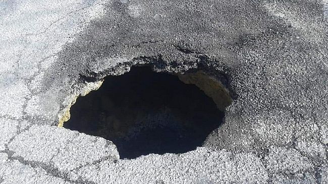 Benvenuti a Castelvetrano, la città delle buche. Una lettrice ci segnala una voragine in via XX settembre