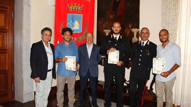 Marsala. Attestato per i tre sub che hanno salvato la donna che si è gettata con la propria auto nel porto