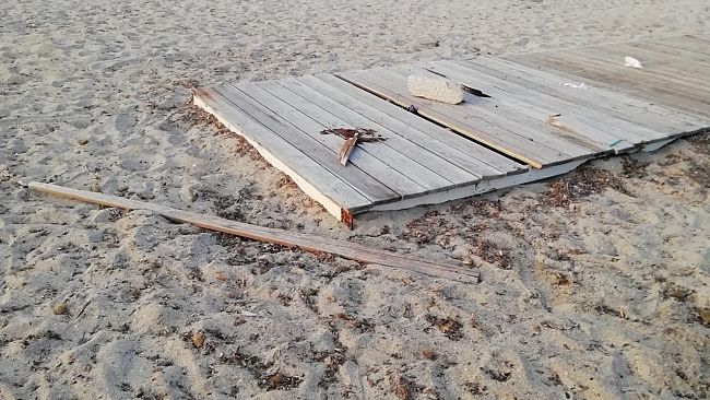 Trapani, vandalizzate le pedane della spiaggia inclusiva di Piazza Vittorio