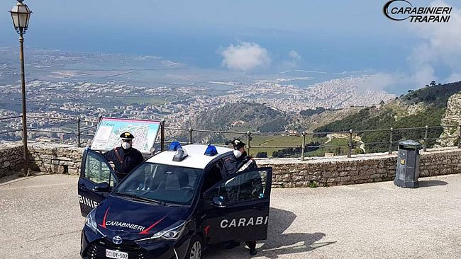 Trapani, trovato in possesso di droga e aggredisce i Carabinieri: arrestato