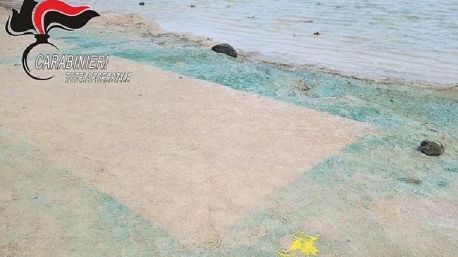 Pantelleria: Rintracciata la donna che ha imbrattato il lago di Venere