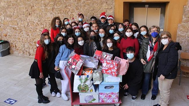 Gli studenti del Liceo Classico Pantaleo donano per le famiglie bisognose