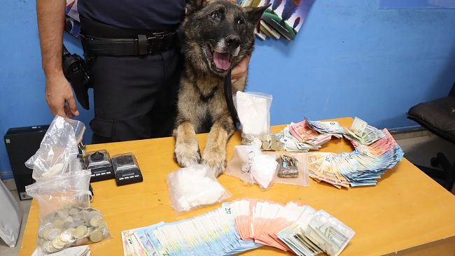 Erice, smantellata piazza di spaccio nel quartiere San Giuliano. Arrestati 2 uomini ed una donna