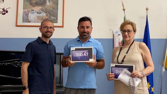 Consegnati altri 2 tablet all'IC Montalcini