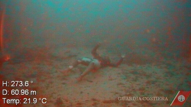 I sommozzatori trovano altri 5 cadaveri a Lampedusa