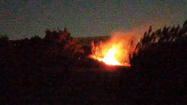 Erice, rifiuti e sterpaglie in fiamme dietro l’Università degli Studi