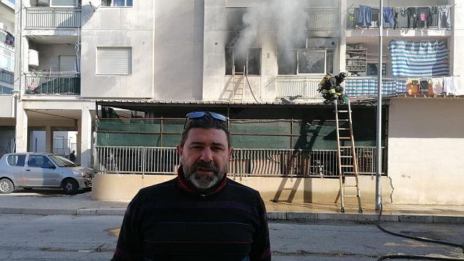 VIDEO – Mazara Due, Cortocircuito, incendio in palazzina. Due feriti