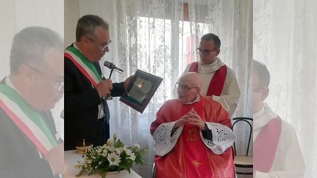 Monsignor Calogero Russo festeggia a Partanna 80 anni di sacerdozio. Gli auguri del sindaco