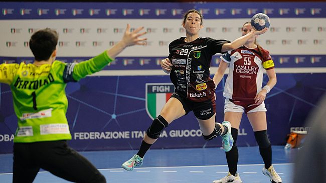 AC Life Style Handball Erice-Cassano 32-19, le Arpie in finale contro Salerno