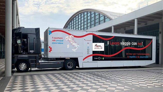 torna-a-palermo-il-truck-tour-il-lavoro-viaggia-con-noi