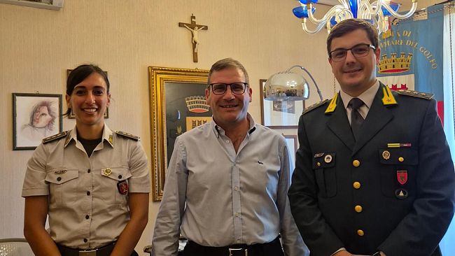 castellammare-del-golfo-saluto-di-commiato-del-sindaco-giuseppe-fausto-al-capitano-fabiana-minardi