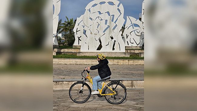 la-sicilia-si-dipinge-su-due-ruote-17-biciclette-dartista-in-mostra-a-selinunte