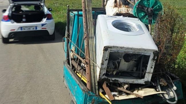 Fermato trapanese sorpreso a scaricare rifiuti speciali nella zona di Villa Rosina, sequestrato il veicolo