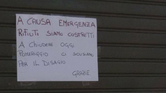 Emergenza rifiuti: disagi per cittadini e turisti, negozi costretti a chiudere, e su Facebook lo sfogo dei Sindaci.