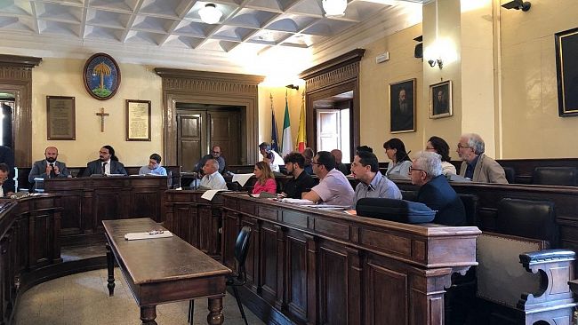 Il Presidente Cirrincione ha convocato per mercoledì  24 luglio una nuova seduta. Si parlerà di gettoni e indennità