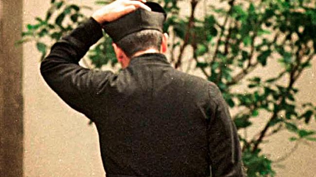 Indagine su Padre Nicolò Genna, sacerdote di Marsala: il parroco presenta le dimissioni accettate dal Vescovo