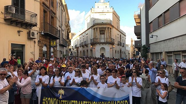 Gli scout commuovono la piazza con un discorso che rinnega Messina Denaro ed i suoi sodali
