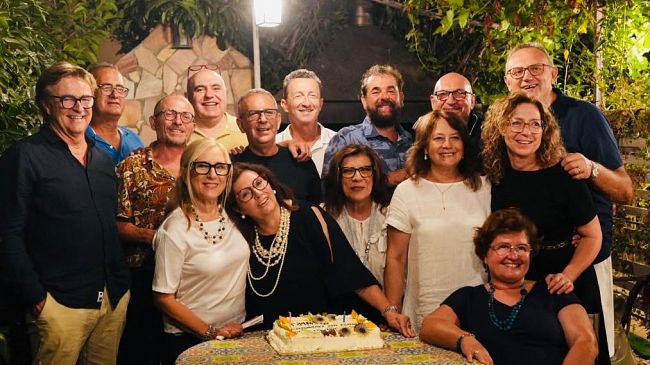 Mazara, 40 anni dopo la maturità: la 5ª B si ritrova…festeggiando con vino e cous cous
