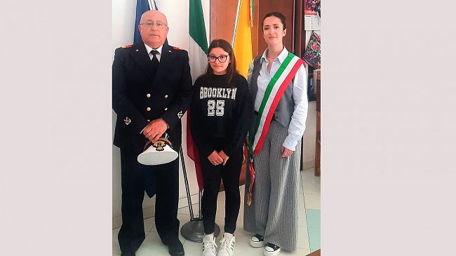 egadi-alunna-idea-unapp-per-la-rapida-segnalazione-di-rifiuti