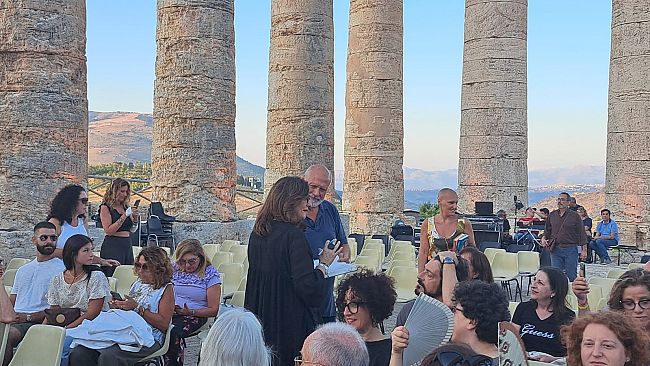 Tempio di Segesta. Grande successo di pubblico per la prima serata del K Festival 