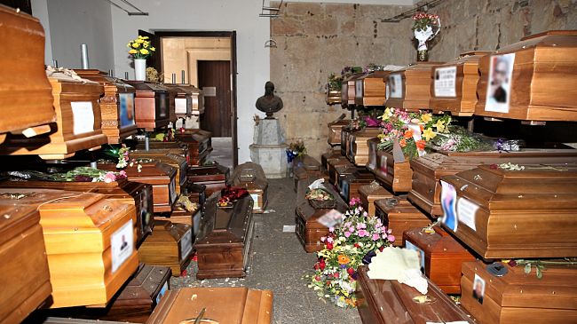 Cimitero di Trapani: La Polizia esegue 5 misure cautelari per corruzione e concussione