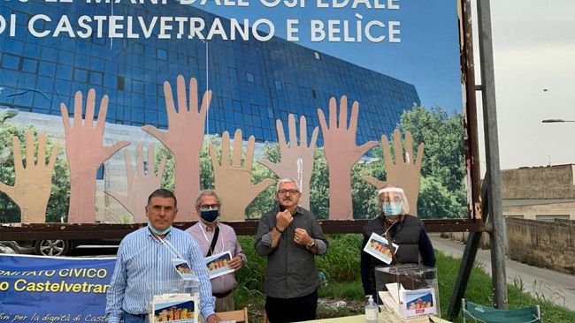 video-chiude-il-gazebo-per-la-zona-rossa-ma-la-battaglia-continua