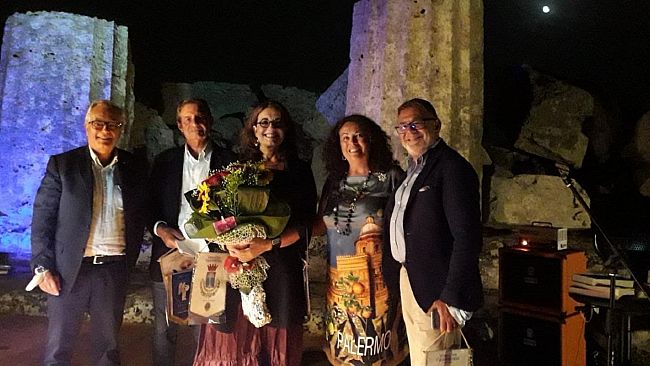 Catena Fiorello presenta a Selinunte il suo libro