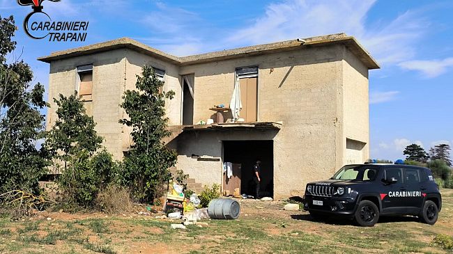 Controlli dei Carabinieri a Castelvetrano in casolari abbandonati. Sequestrati oltre 400 gr di droga