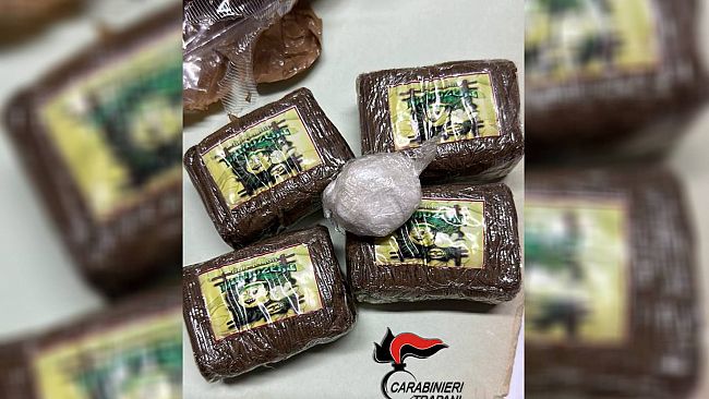Pantelleria, in casa con cocaina e hashish: arrestato dai Carabinieri 21enne
