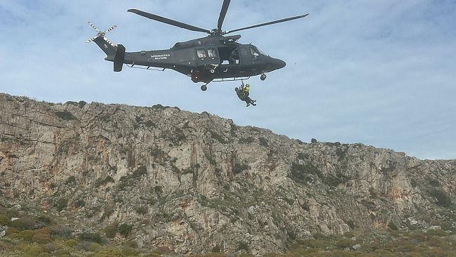 san-vito-lo-capo-esercitazione-congiunta-per-l82-centro-sar-e-il-soccorso-alpino