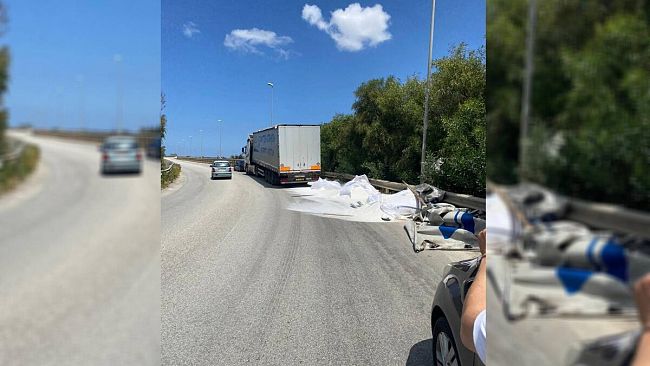 Trapani, autocarro perde 7 tonnellate di sale: disagi in Via Libica
