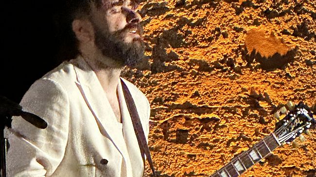 Filippo Graziani canta il padre Ivan, e coinvolge il pubblico di Segesta