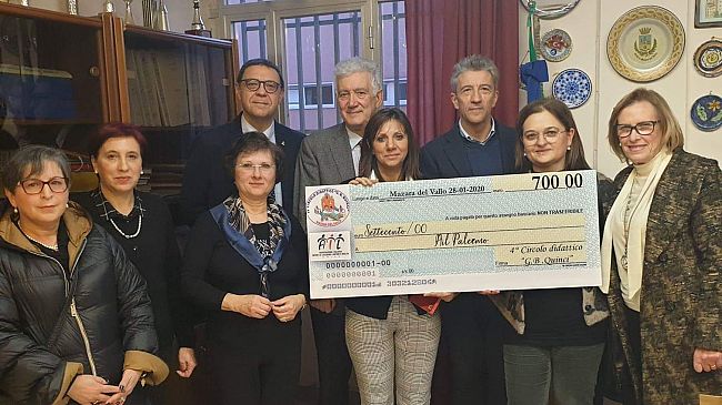 Mazara, donazione del IV Circolo Didattico all’AIL.