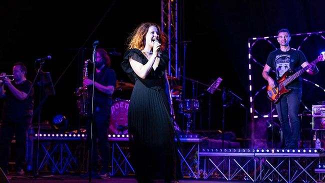 La splendida voce di Noemi conquista Tre Fontane